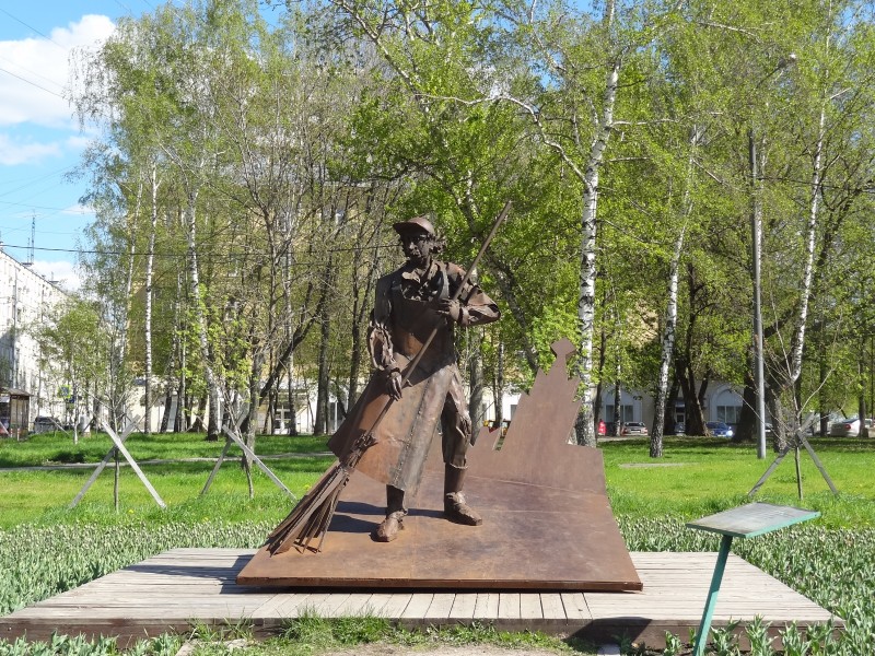 Памятник московскому дворнику